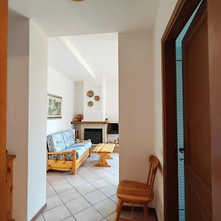 Flora Lakeview Apartment Limonta